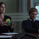 Hogarth e Danny em reunião com a Rand.