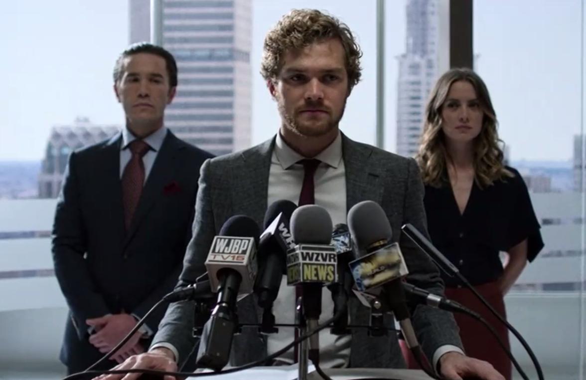 Ward, Danny e Joy em pronunciamento.