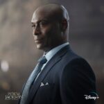 Lance Reddick é Zeus