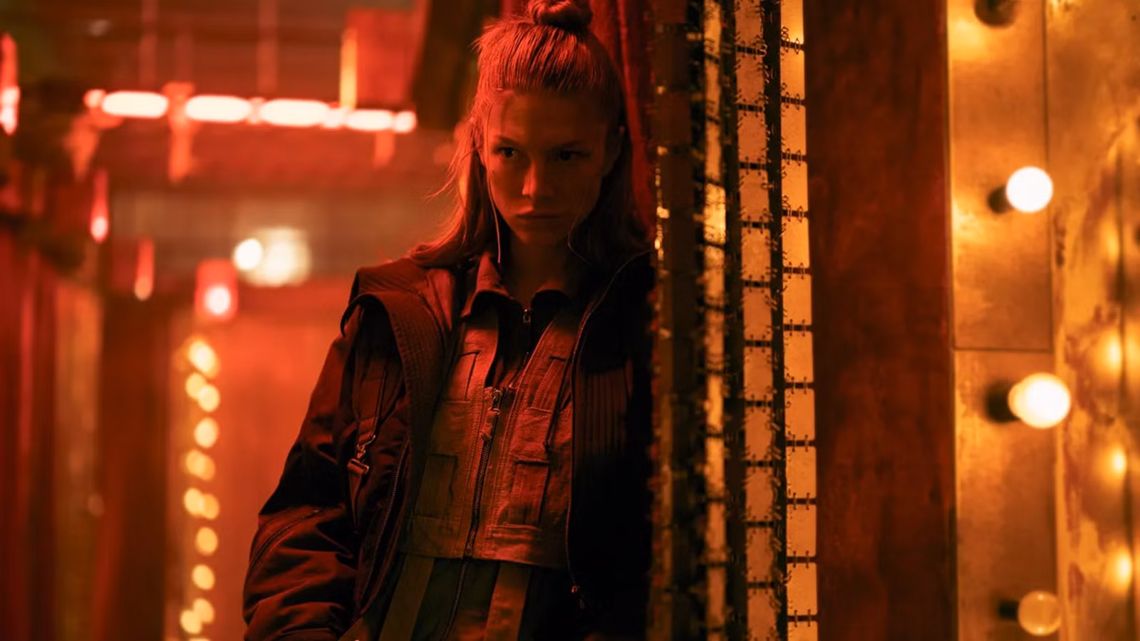 Cora, interpretada por Hunter Schafer, em cena de Blade Runner 2099