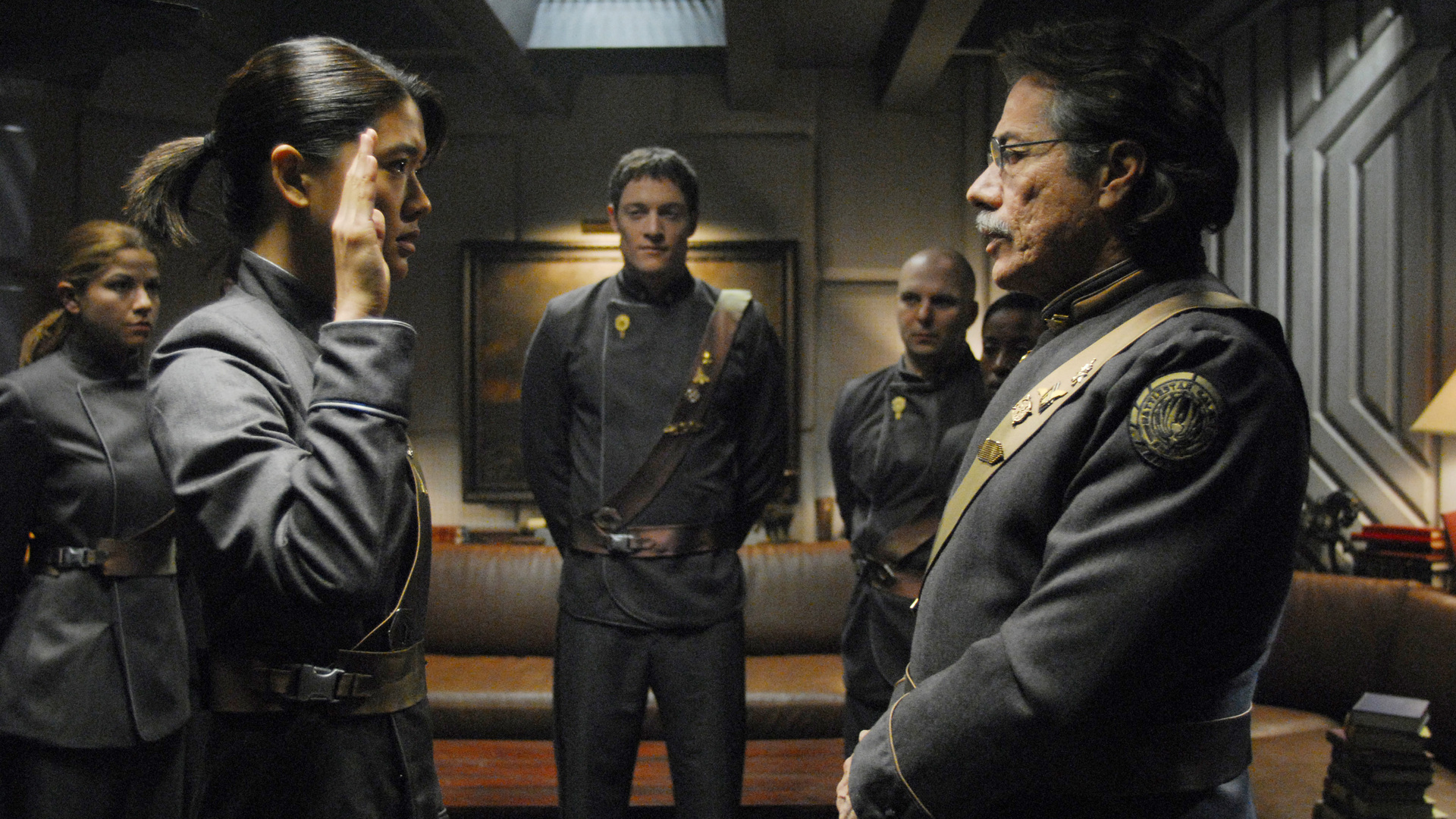 Cena promocional de Battlestar Galactica relacionada ao arco da terceira temporada